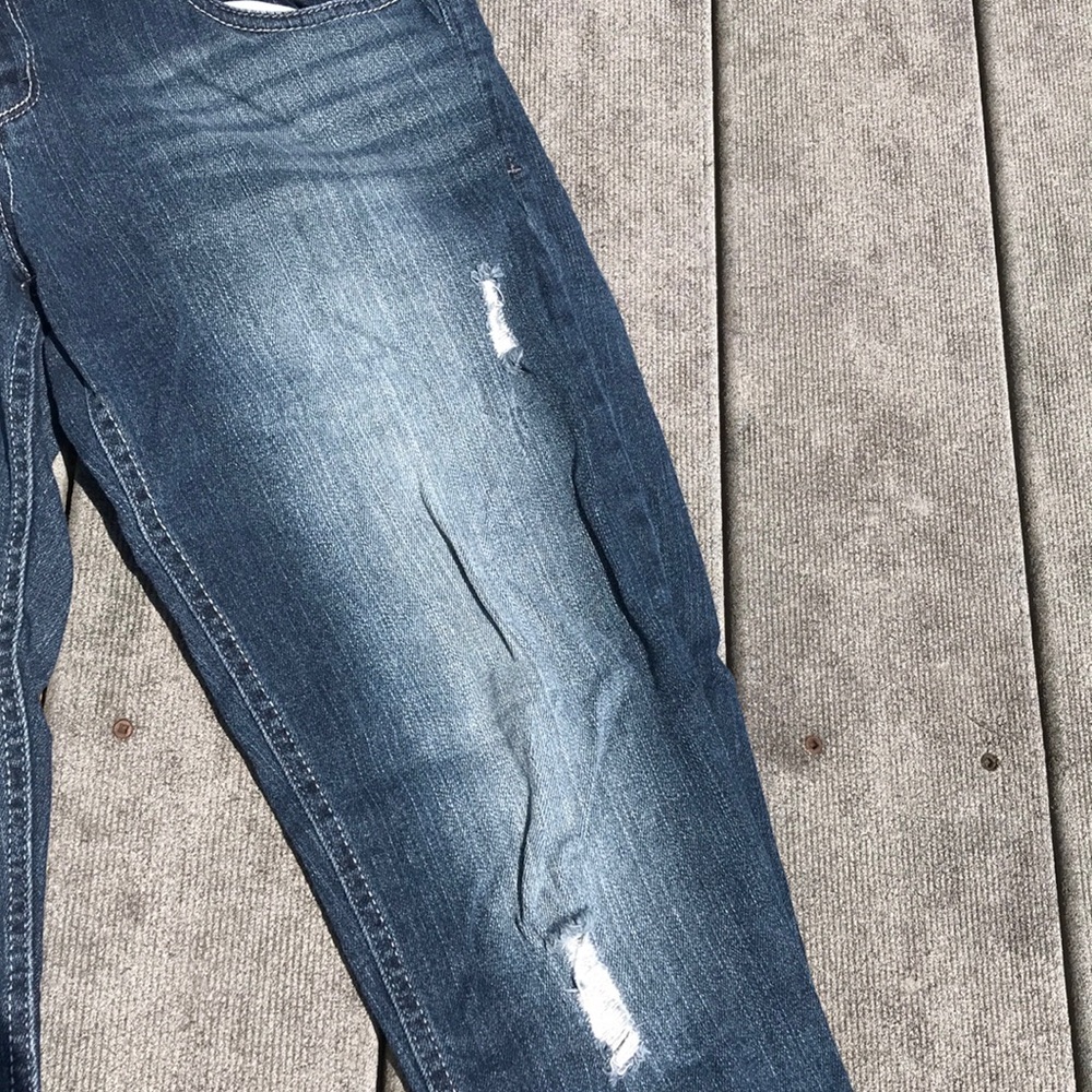 Distressed Jeans - Picture 2 of 6
